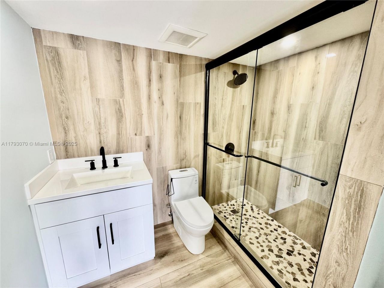 2415 NW 16 St Rd, Unit 101, Miami, FL 33125 Photo