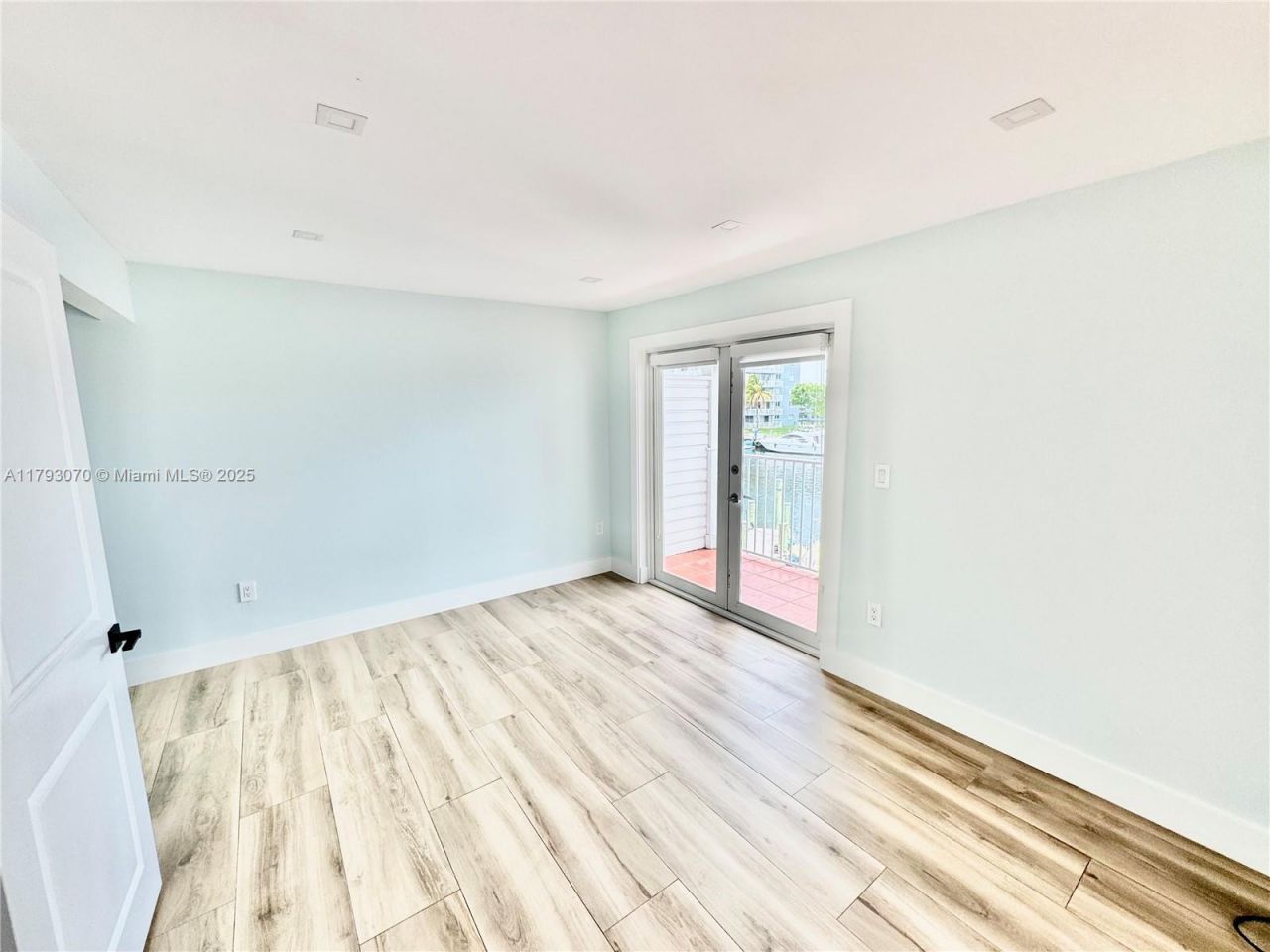 2415 NW 16 St Rd, Unit 101, Miami, FL 33125 Photo