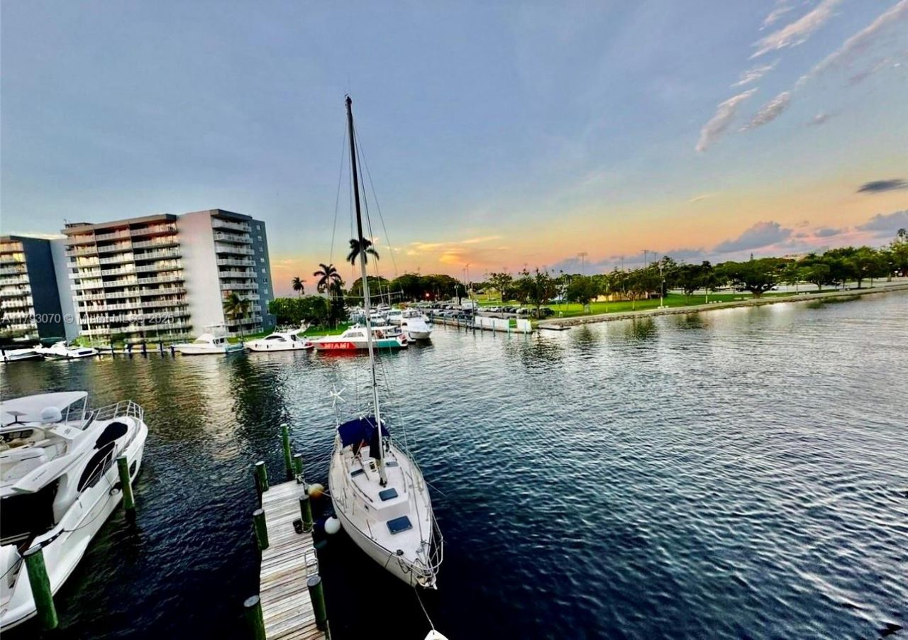 2415 NW 16 St Rd, Unit 101, Miami, FL 33125 Photo