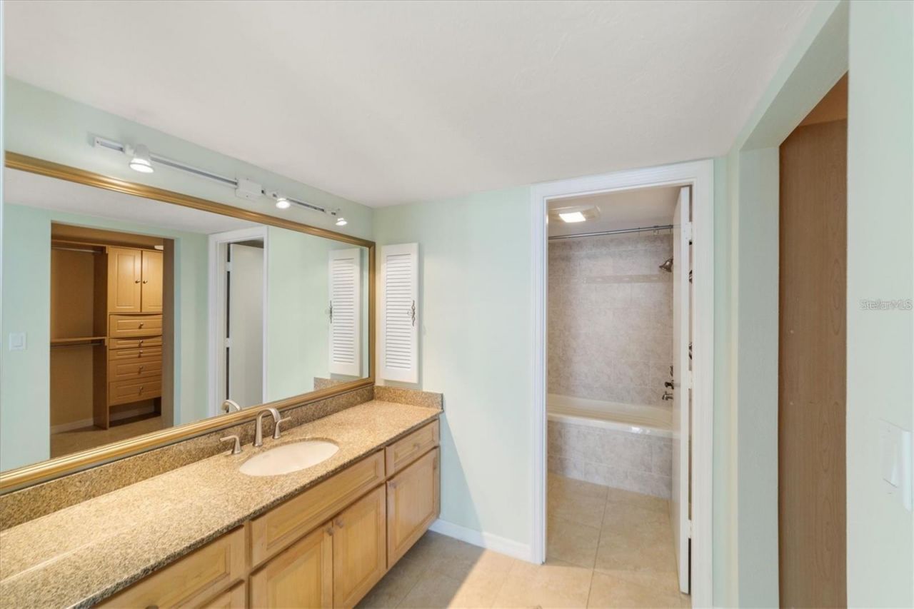 1111 N Gulfstream Avenue, Unit 16C, Sarasota, FL 34236 Photo