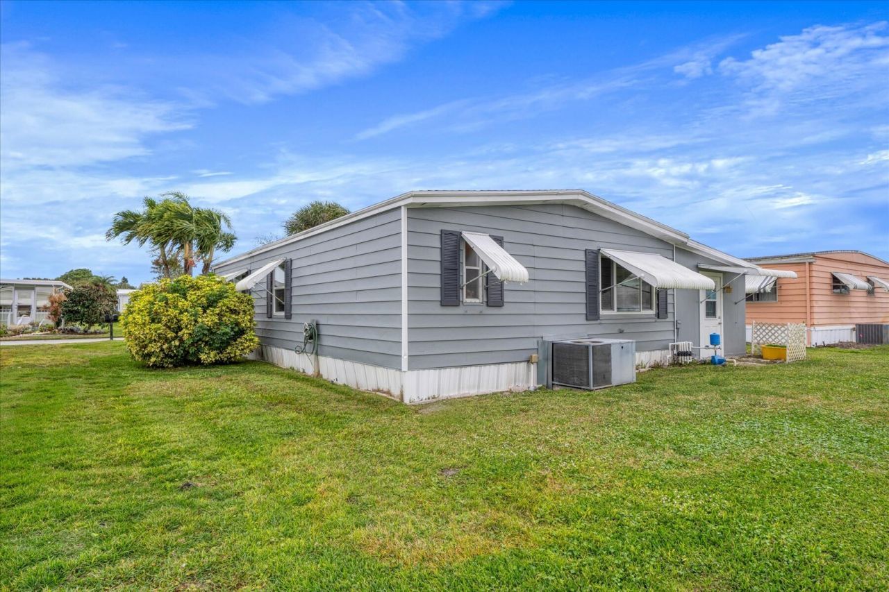 261 NE Cameo Way, Jensen Beach, FL 34957 Photo
