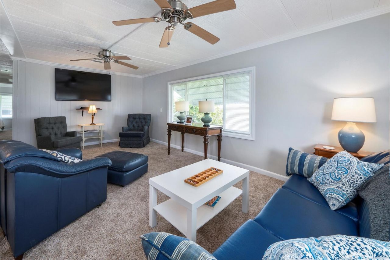 261 NE Cameo Way, Jensen Beach, FL 34957 Photo