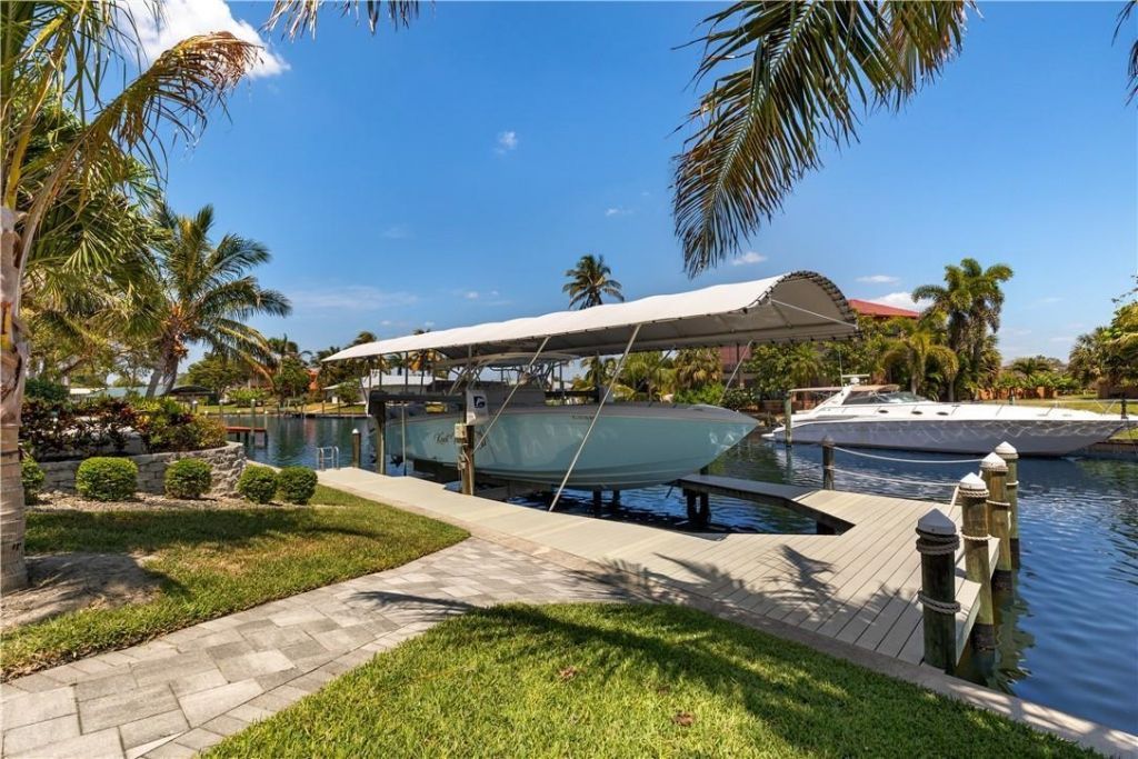 6617 Joanna Cir, Fort Myers, FL 33919 Photo