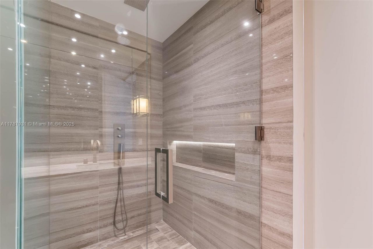 18975 Collins Ave, Unit LPH-5403, Sunny Isles Beach, FL 33160 Photo