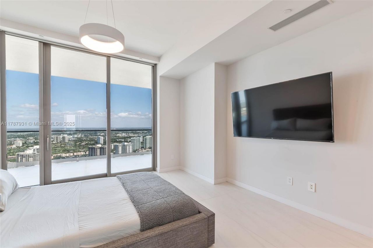 18975 Collins Ave, Unit LPH-5403, Sunny Isles Beach, FL 33160 Photo