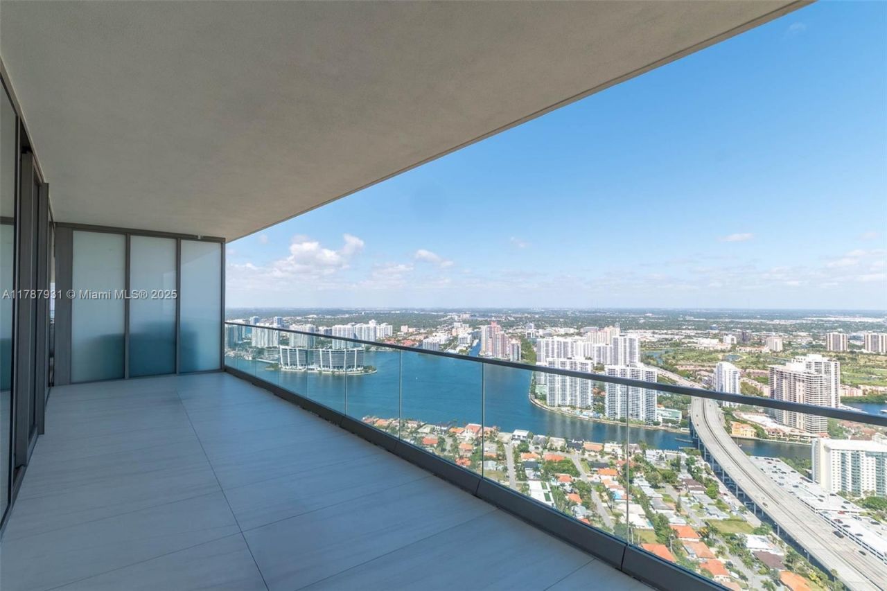 18975 Collins Ave, Unit LPH-5403, Sunny Isles Beach, FL 33160 Photo
