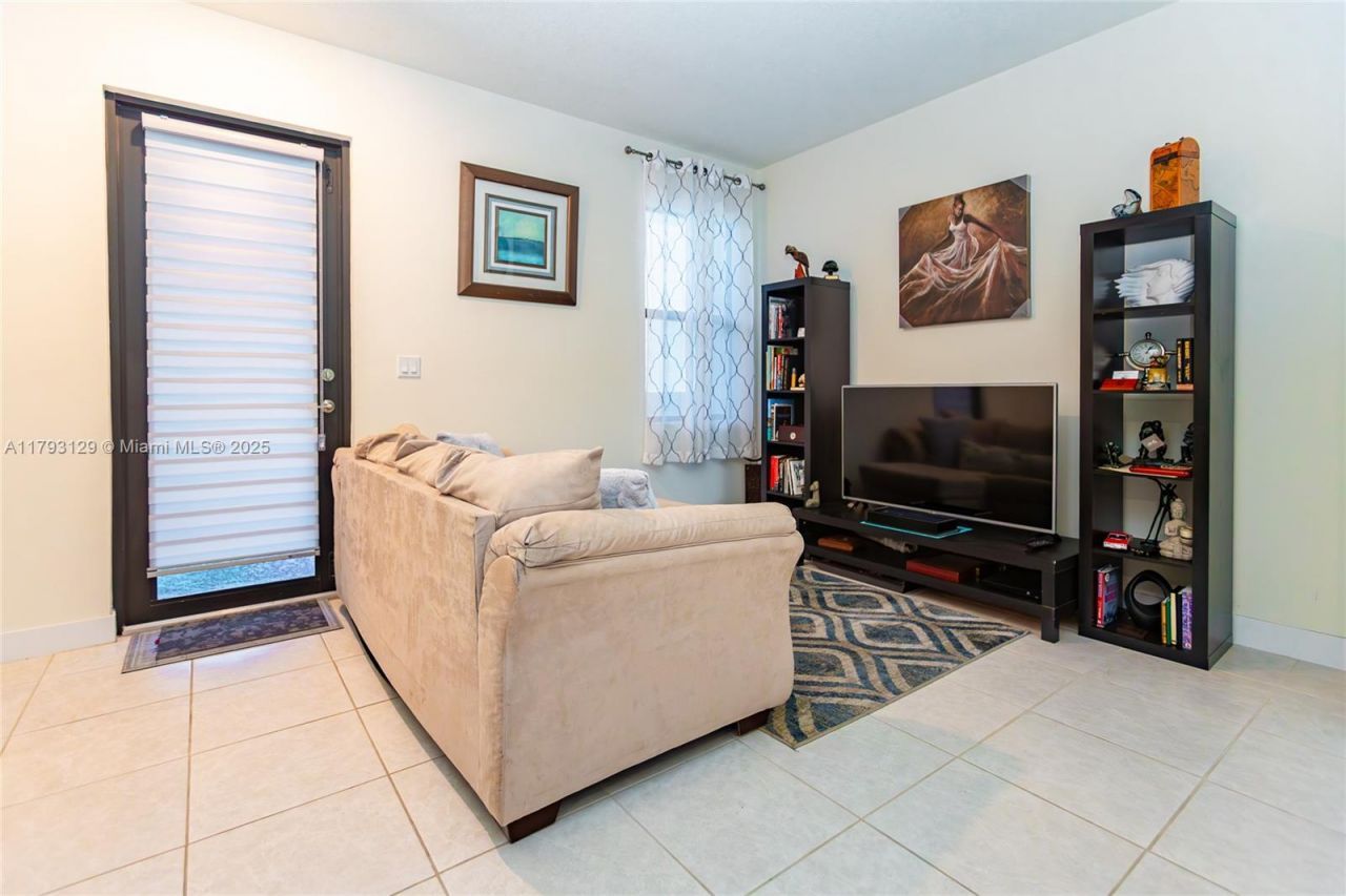 8175 NW 104th Ave, Unit 25, Doral, FL 33178 Photo