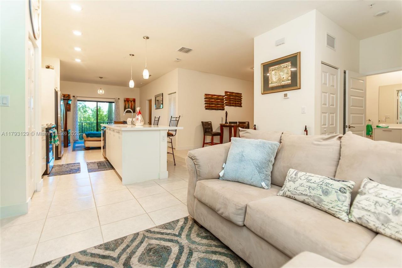 8175 NW 104th Ave, Unit 25, Doral, FL 33178 Photo