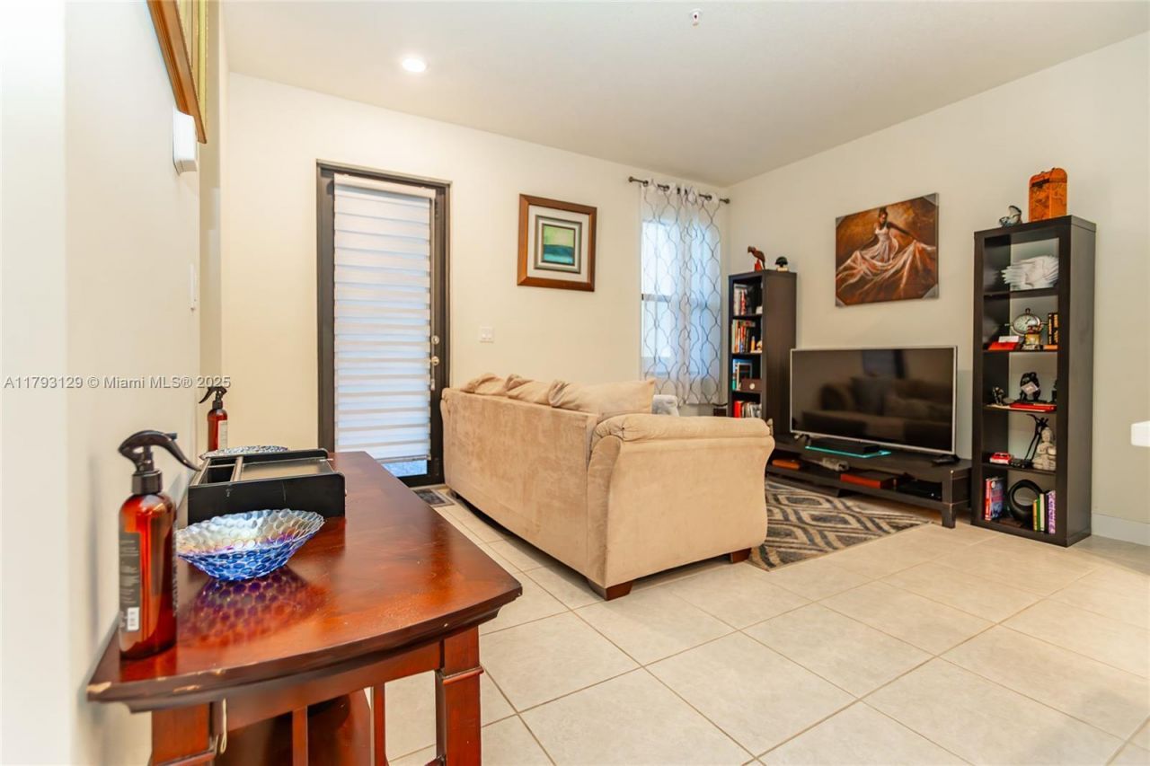 8175 NW 104th Ave, Unit 25, Doral, FL 33178 Photo