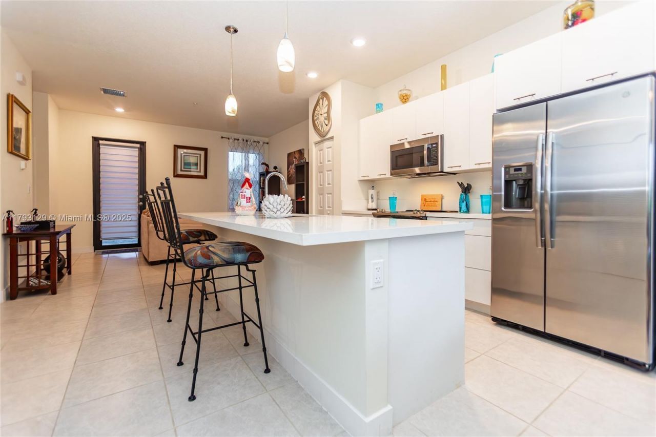 8175 NW 104th Ave, Unit 25, Doral, FL 33178 Photo