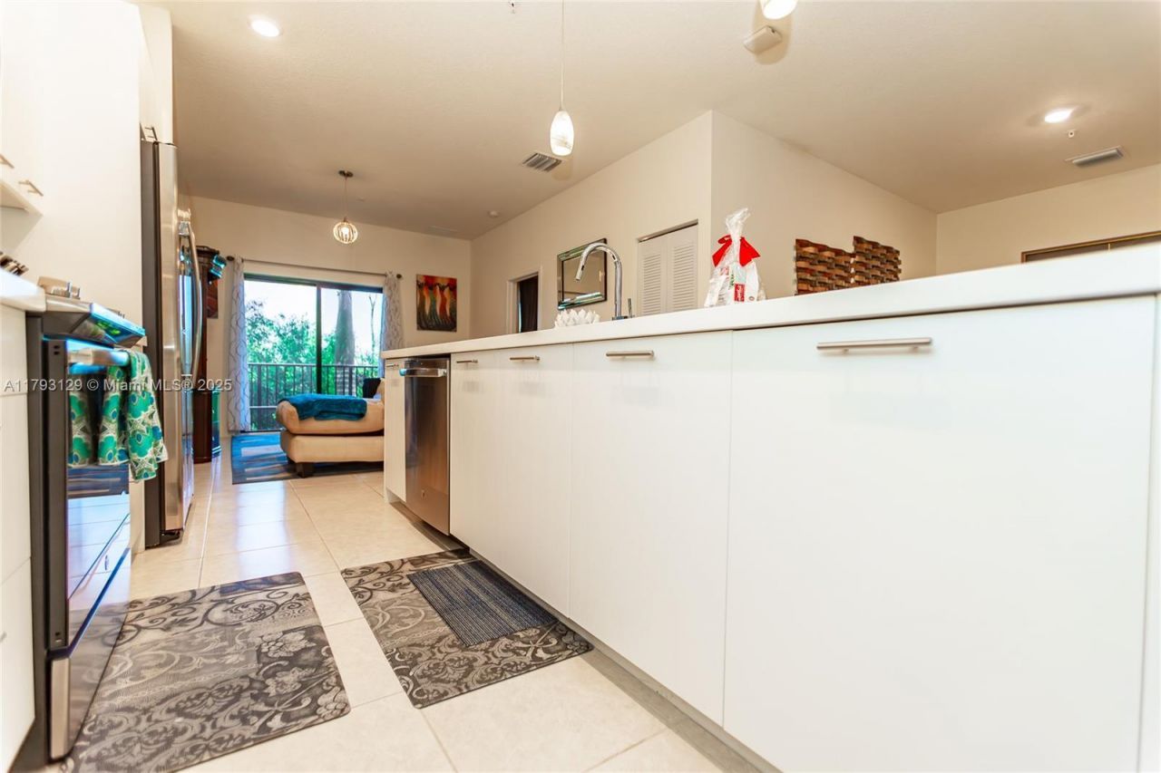 8175 NW 104th Ave, Unit 25, Doral, FL 33178 Photo