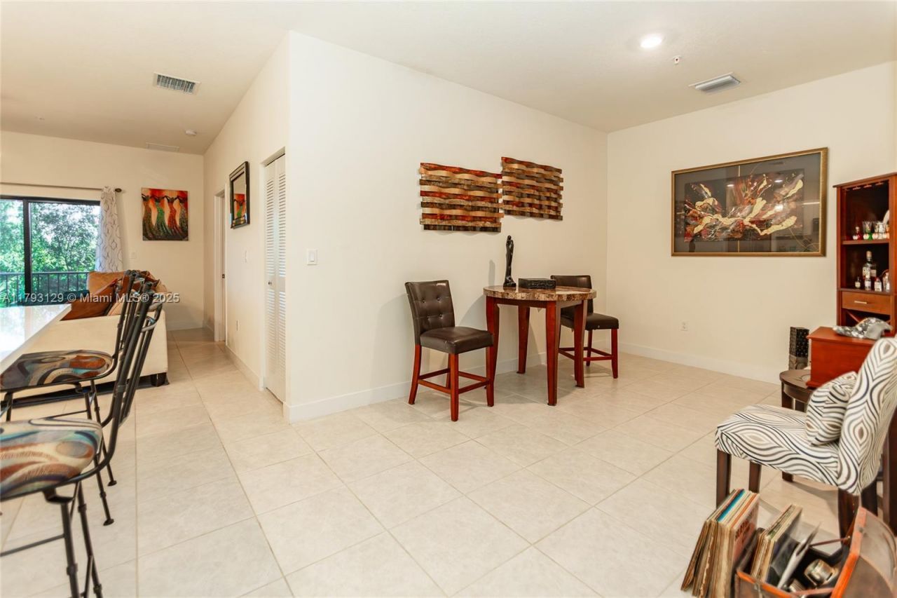 8175 NW 104th Ave, Unit 25, Doral, FL 33178 Photo