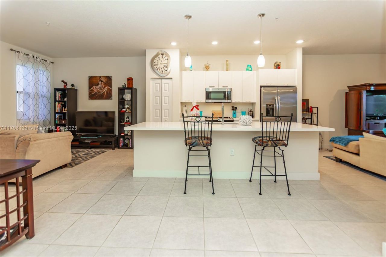 8175 NW 104th Ave, Unit 25, Doral, FL 33178 Photo