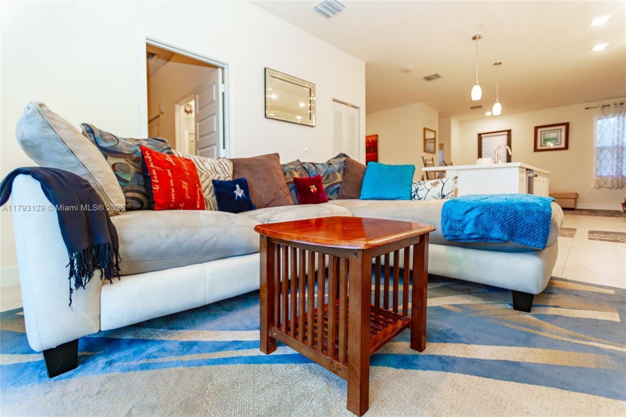 8175 NW 104th Ave, Unit 25, Doral, FL 33178 Photo