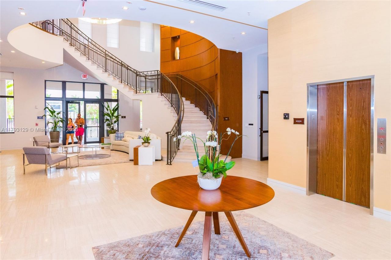 8175 NW 104th Ave, Unit 25, Doral, FL 33178 Photo