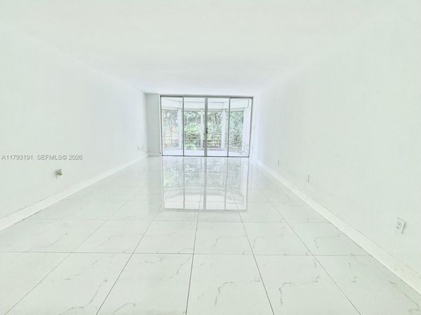 1401 NE 191st St, Unit D201, Miami, FL 33179