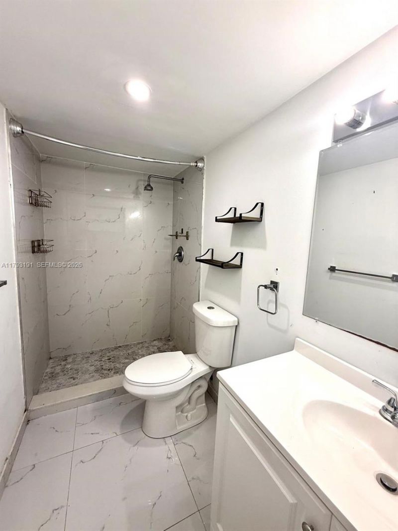 1401 NE 191st St, Unit D201, Miami, FL 33179 Photo