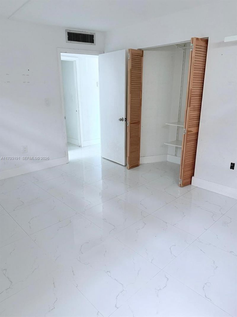 1401 NE 191st St, Unit D201, Miami, FL 33179 Photo