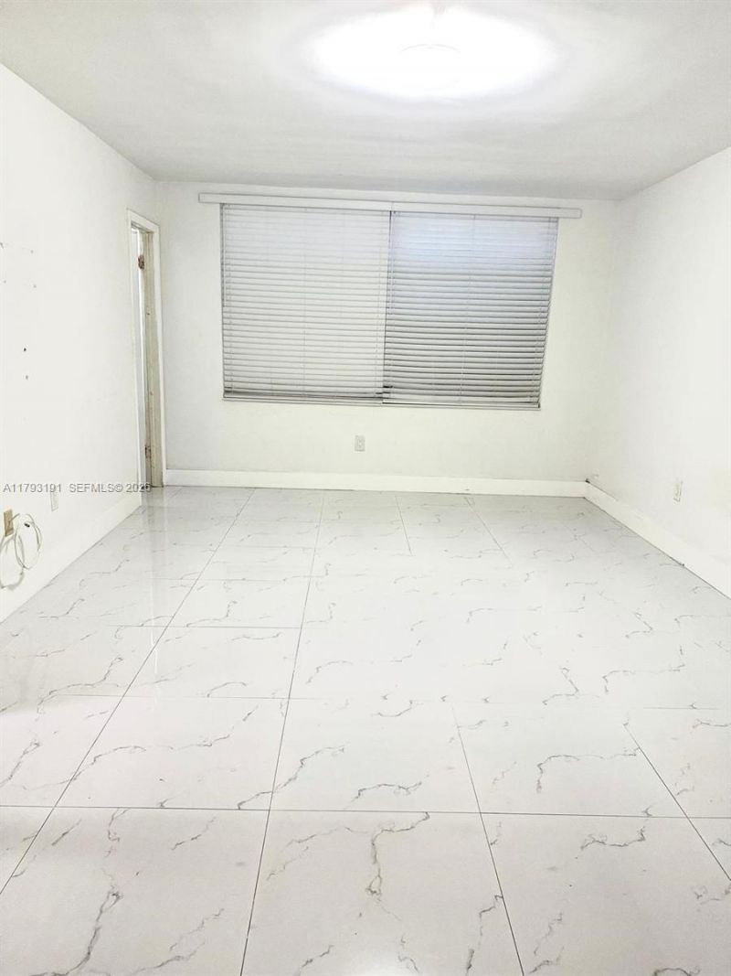 1401 NE 191st St, Unit D201, Miami, FL 33179 Photo