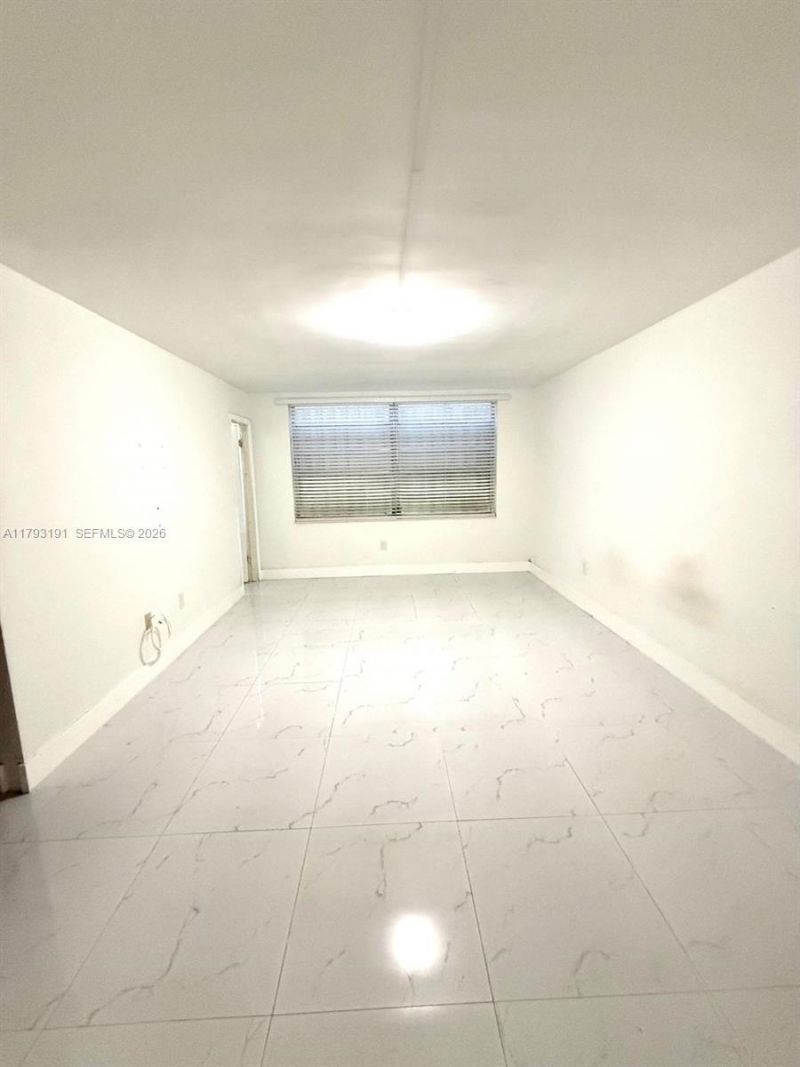 1401 NE 191st St, Unit D201, Miami, FL 33179 Photo