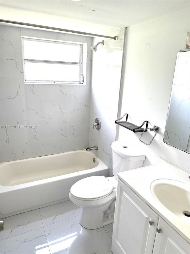 1401 NE 191st St, Unit D201, Miami, FL 33179 Photo