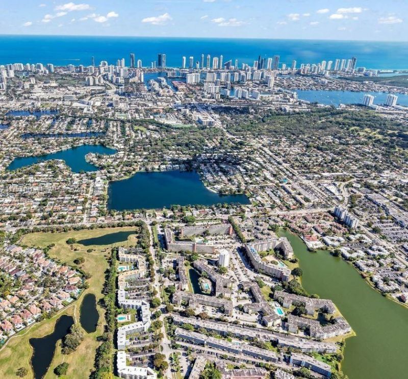 1401 NE 191st St, Unit D201, Miami, FL 33179 Photo