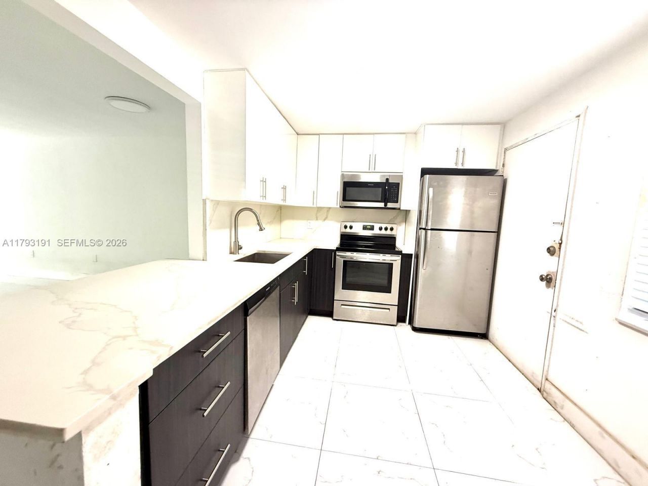 1401 NE 191st St, Unit D201, Miami, FL 33179 Photo