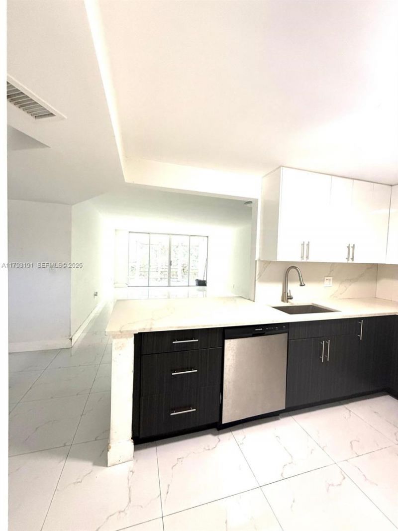 1401 NE 191st St, Unit D201, Miami, FL 33179 Photo