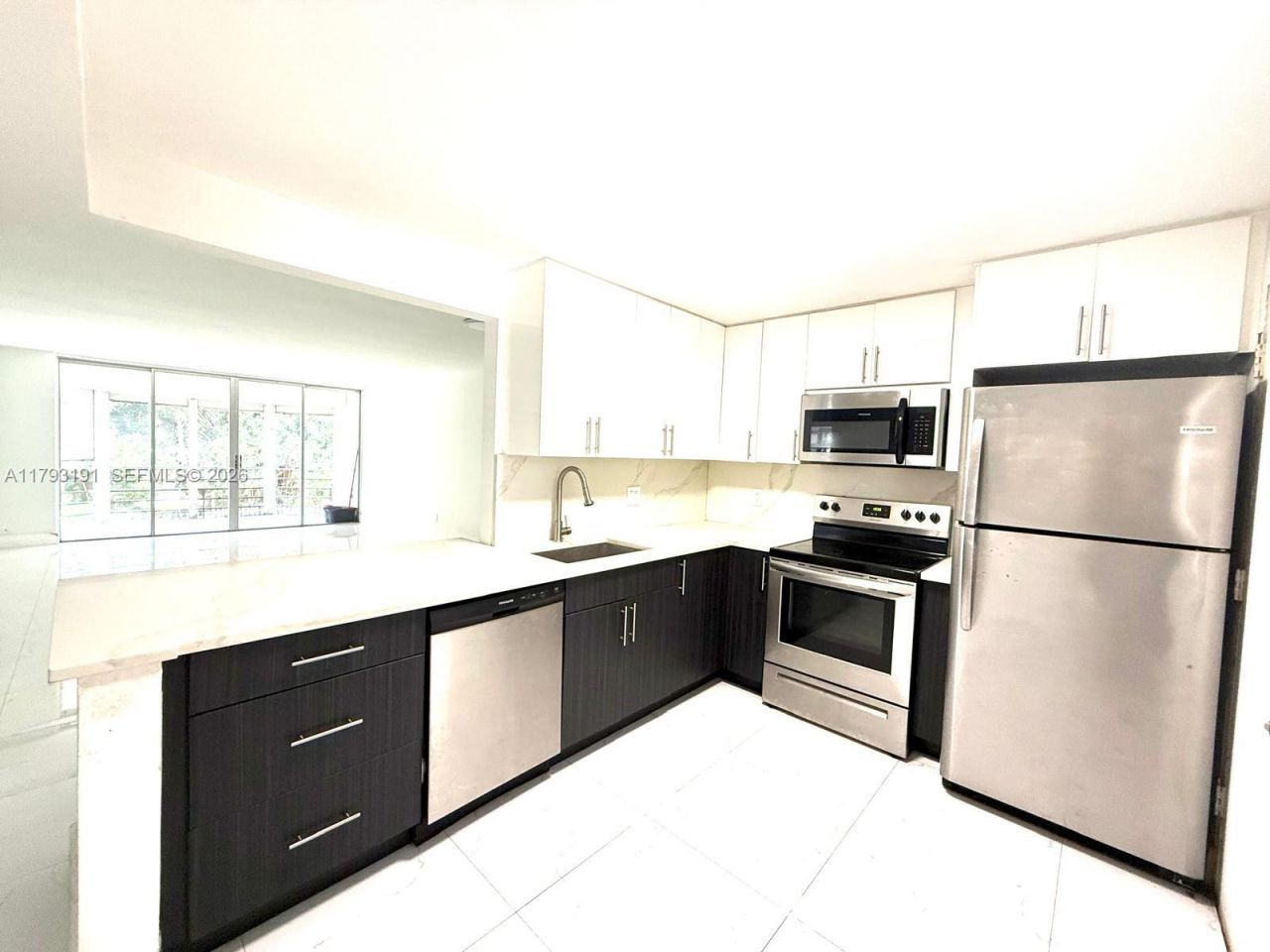 1401 NE 191st St, Unit D201, Miami, FL 33179 Photo