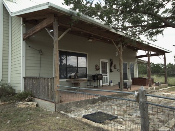 510 Dead End Rd., Mountain Home, TX 78058