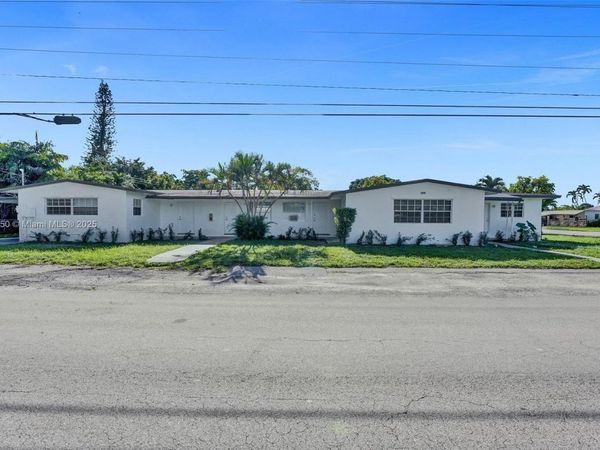 5657 Grant St, Hollywood, FL 33021