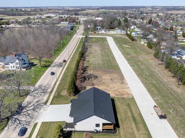 401-435 Forest Drive, Maquoketa, IA 52060