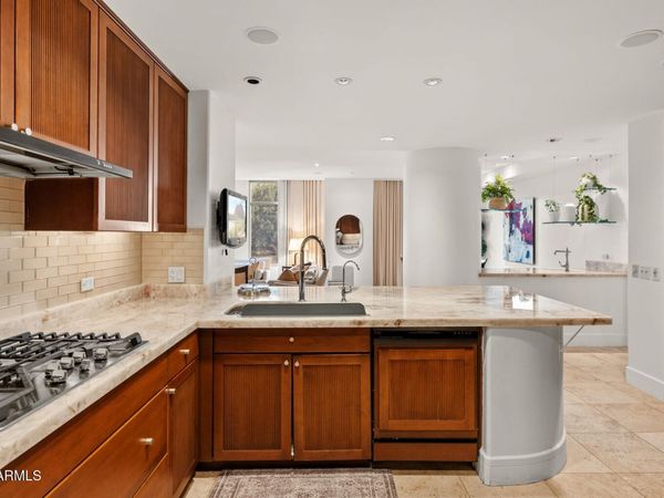 2402 E ESPLANADE Lane, Unit 204, Phoenix, AZ 85016