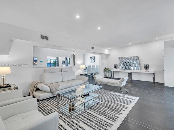 560 NW 116th Ter, Miami, FL 33168