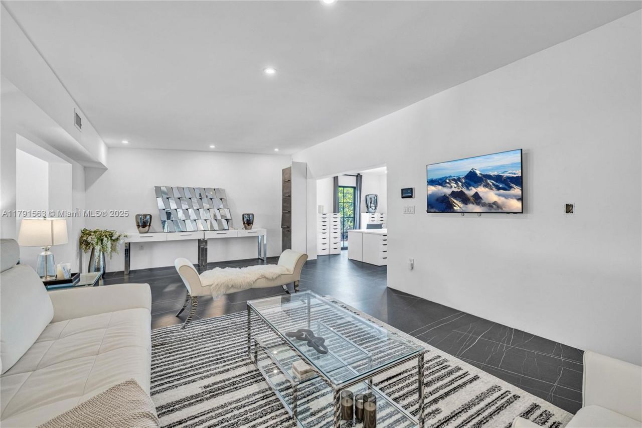 560 NW 116th Ter, Miami, FL 33168 Photo