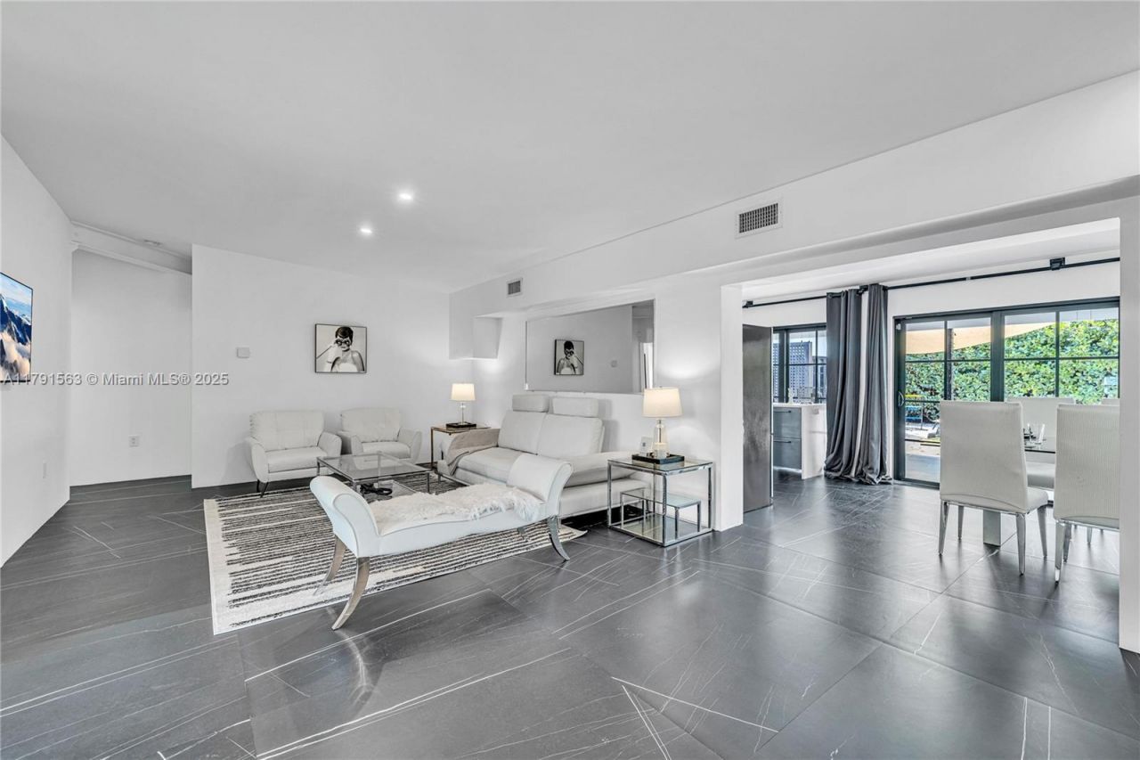 560 NW 116th Ter, Miami, FL 33168 Photo