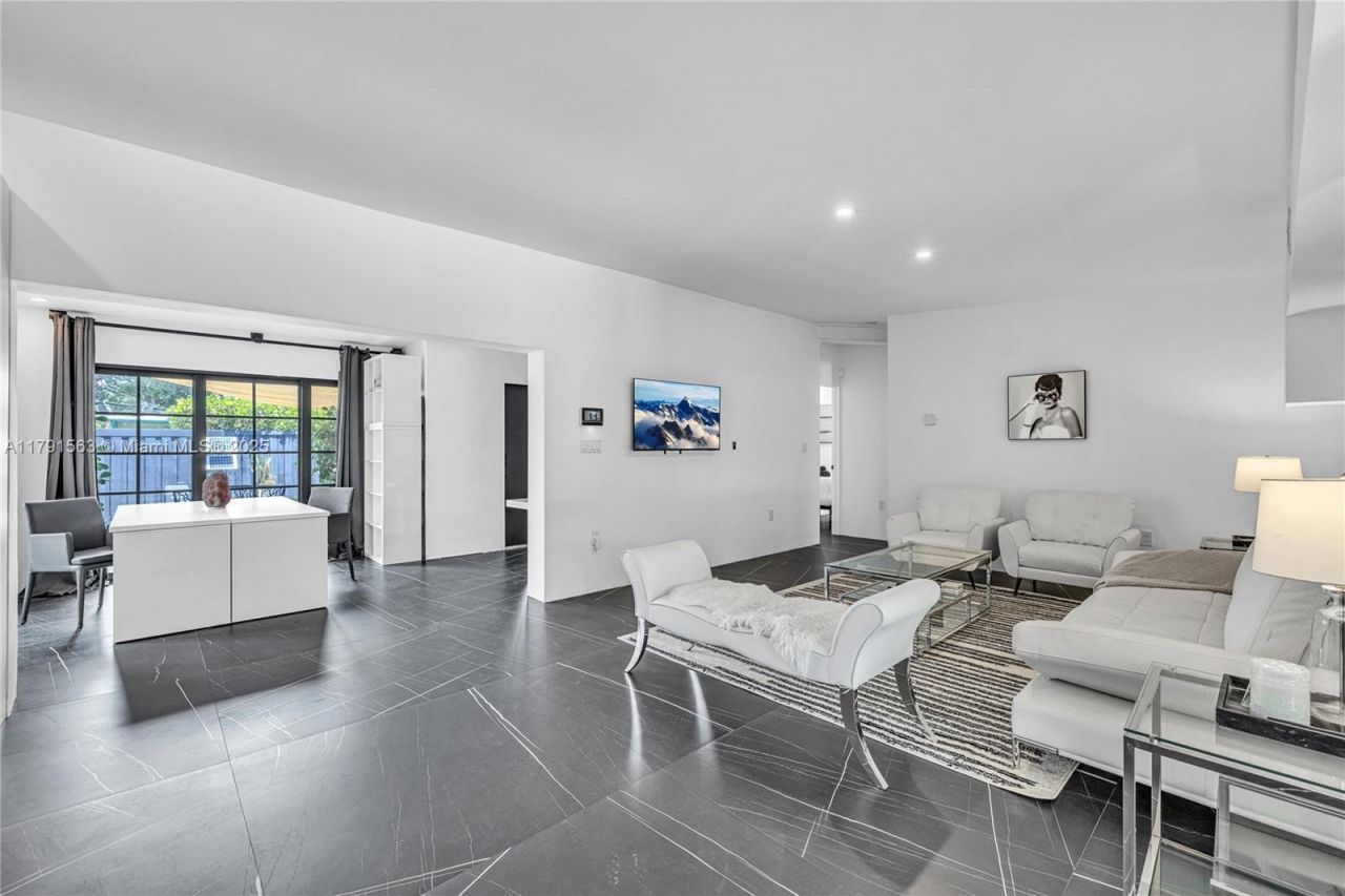 560 NW 116th Ter, Miami, FL 33168 Photo