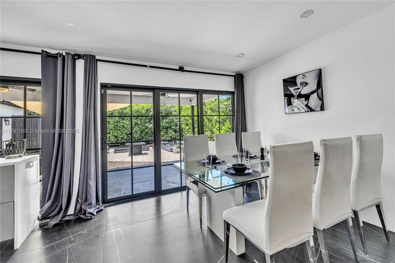 560 NW 116th Ter, Miami, FL 33168 Photo