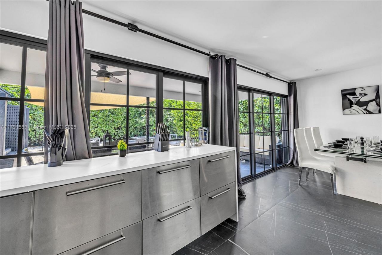 560 NW 116th Ter, Miami, FL 33168 Photo