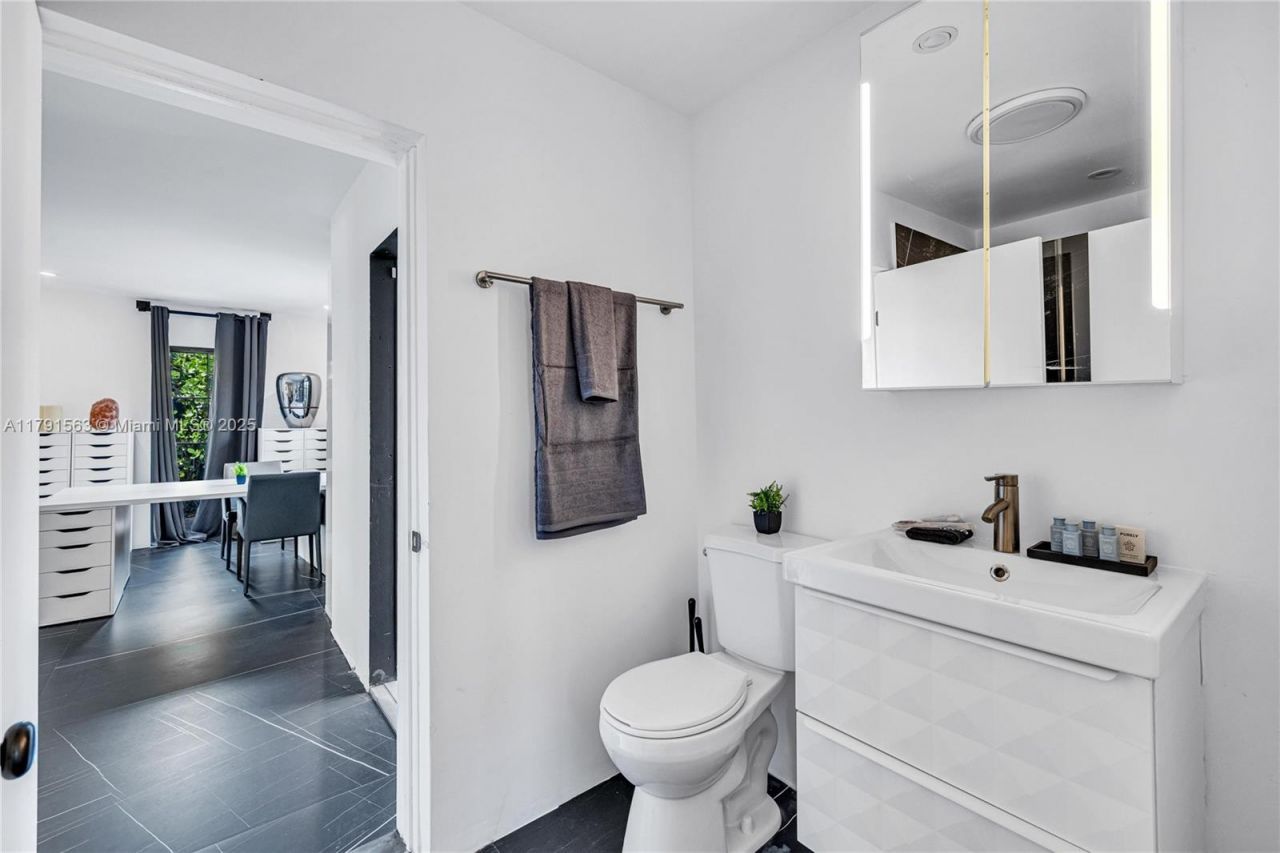 560 NW 116th Ter, Miami, FL 33168 Photo