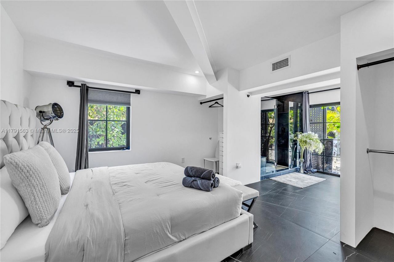 560 NW 116th Ter, Miami, FL 33168 Photo