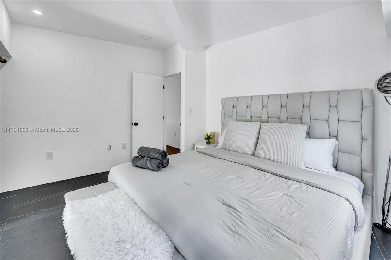 560 NW 116th Ter, Miami, FL 33168 Photo