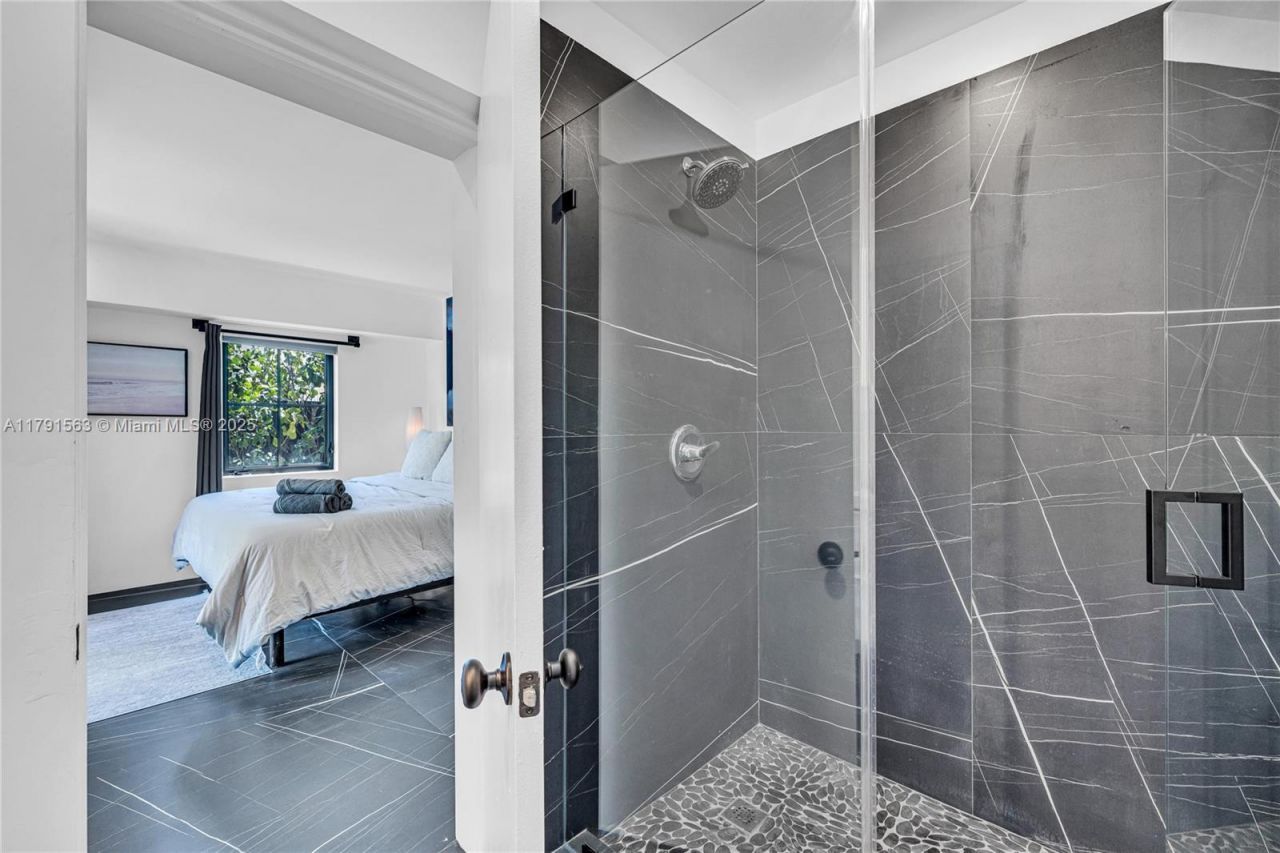 560 NW 116th Ter, Miami, FL 33168 Photo