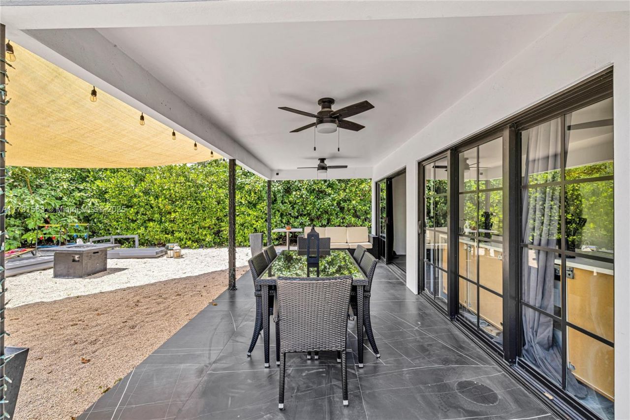 560 NW 116th Ter, Miami, FL 33168 Photo