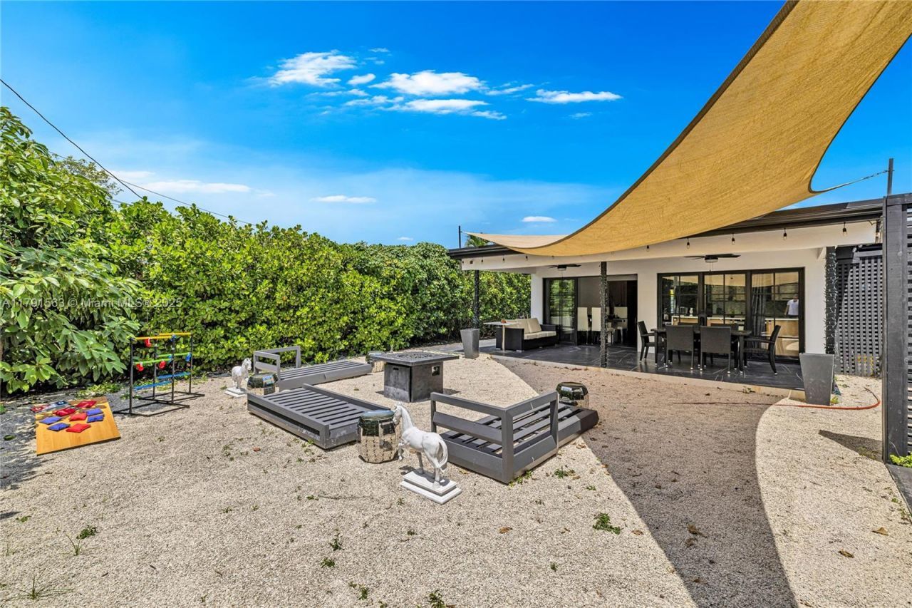 560 NW 116th Ter, Miami, FL 33168 Photo