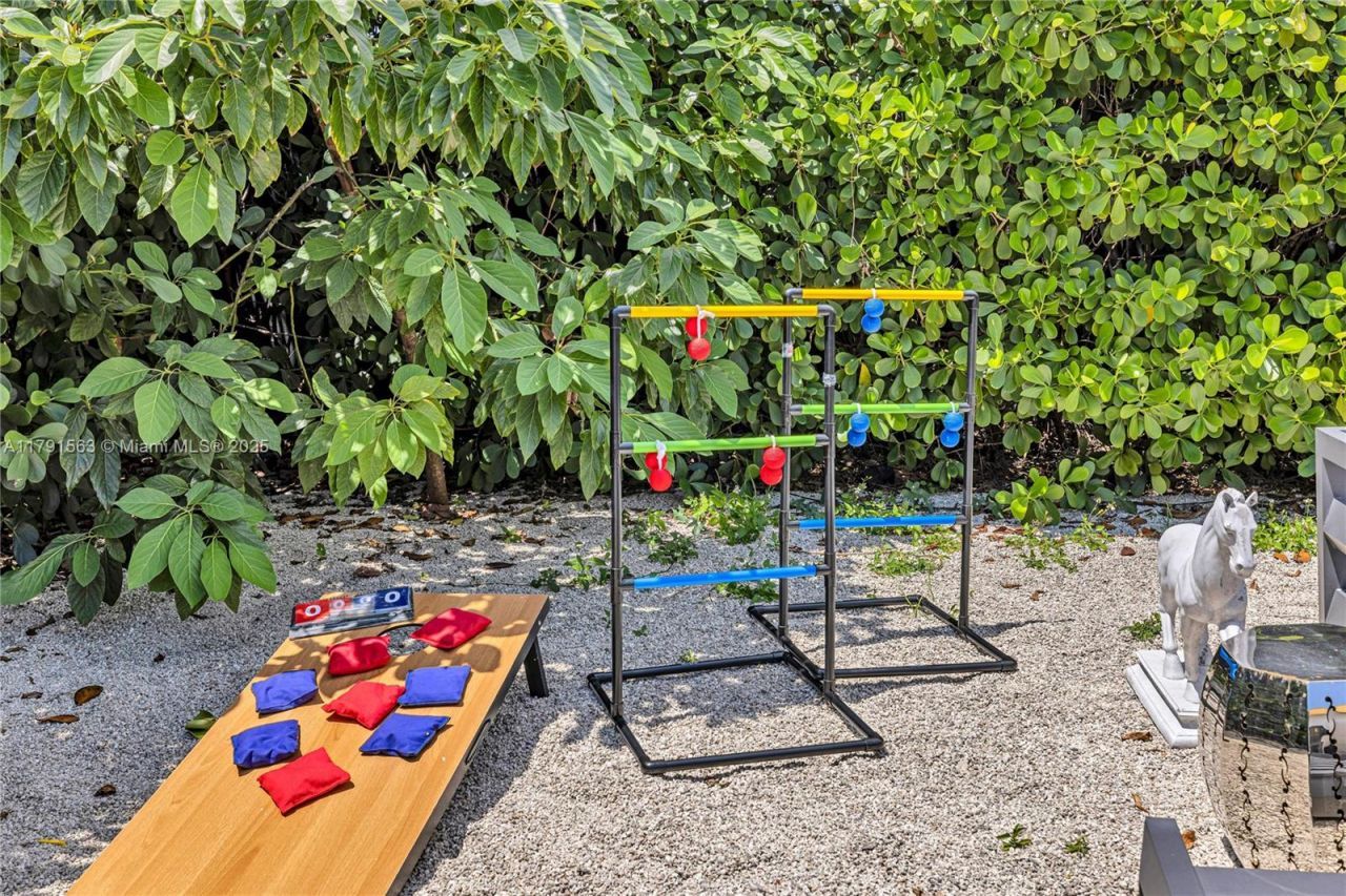 560 NW 116th Ter, Miami, FL 33168 Photo