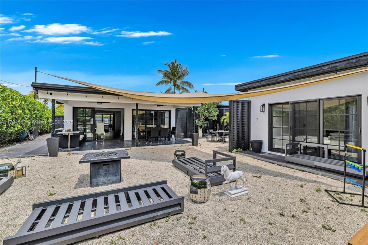 560 NW 116th Ter, Miami, FL 33168 Photo