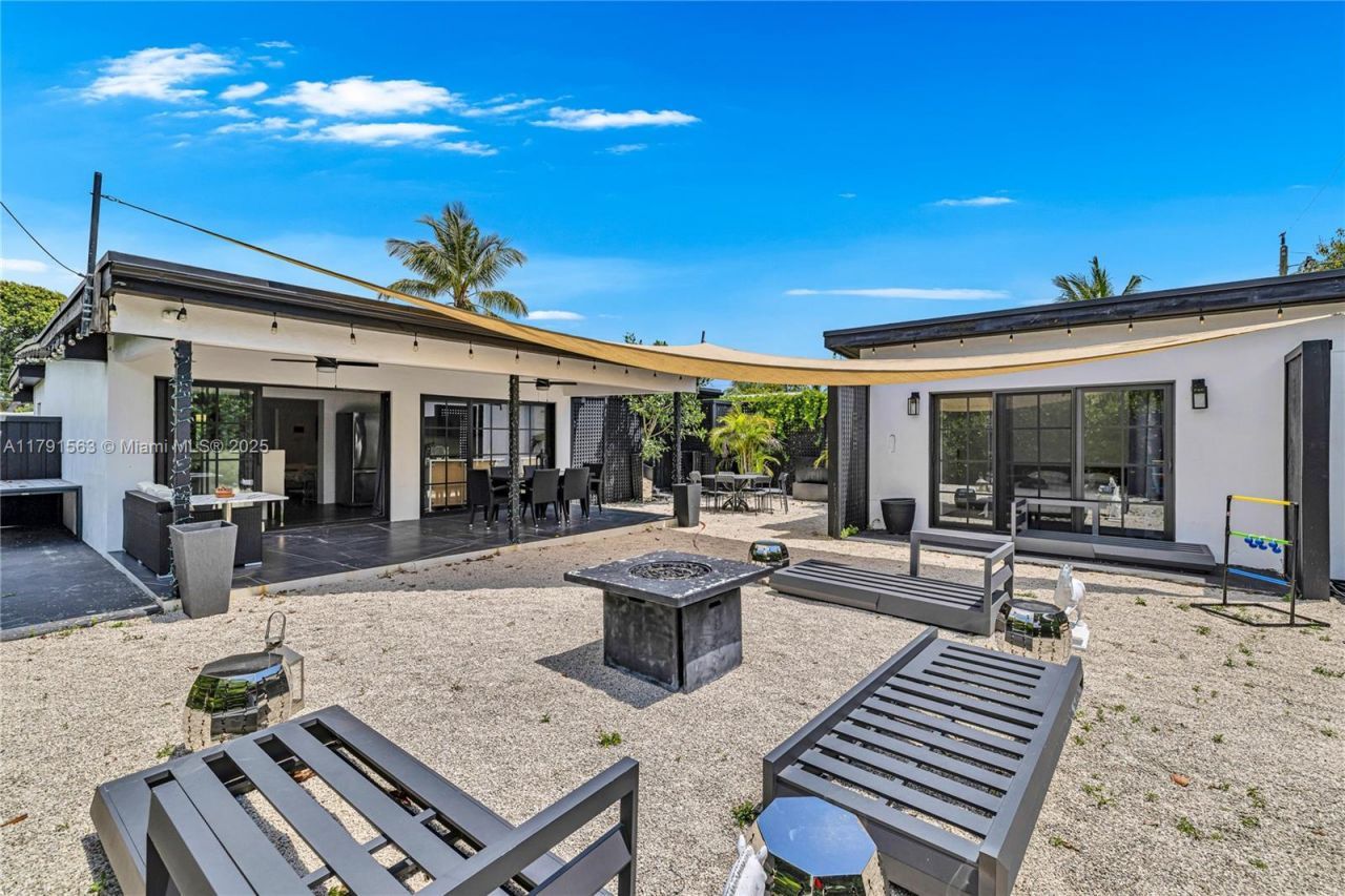 560 NW 116th Ter, Miami, FL 33168 Photo