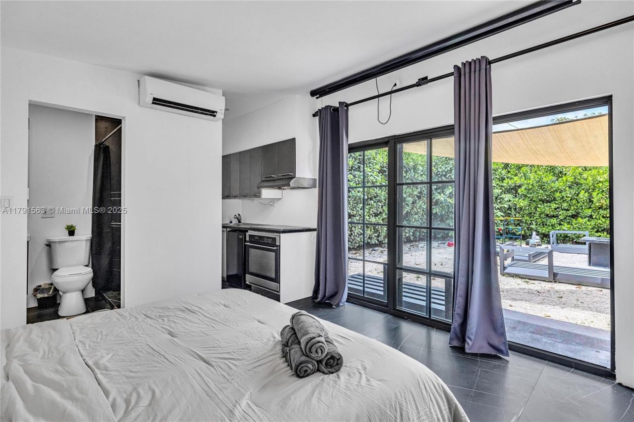 560 NW 116th Ter, Miami, FL 33168 Photo