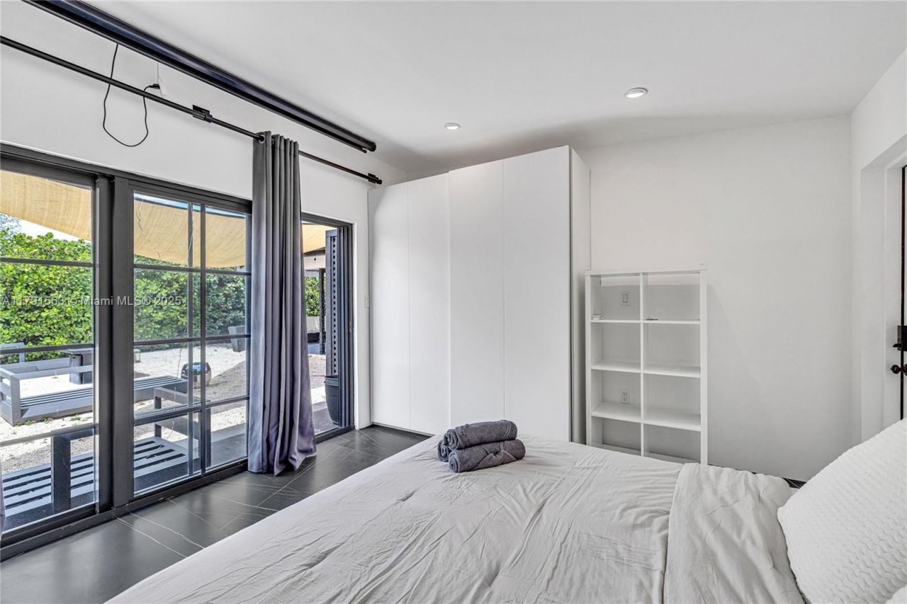 560 NW 116th Ter, Miami, FL 33168 Photo